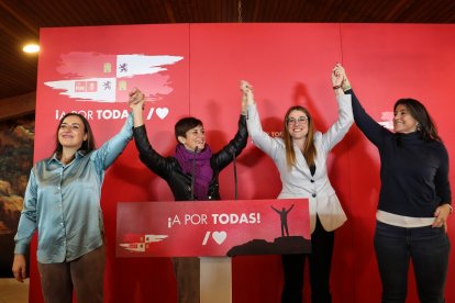 La ministra de Política Territorial y portavoz del Gobierno de España, Isabel Rodríguez, Cristina Párbole, candidata del PSOE al Ayuntamiento de Aguilar de Campoo (Palencia), la secretaria de Organización del PSOECyL, Ana Sánchez, y la secretaria general del PSOE de Palencia y candidata a la Alcaldía de Palencia, Miriam André. - ICAL