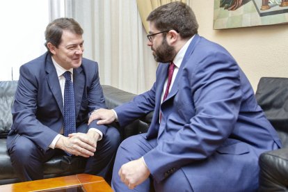 Alfonso Fernández Mañueco  durante su reunión con el alcalde de Ávila, Jesús Manuel Sánchez Cabrera. | ICAL