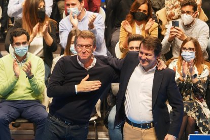 El presidente del PP, Alberto Núñez Feijóo, y el presidente en funciones de Castilla y León, Alfonso Fernández Mañueco hace unos días.- E. PRESS