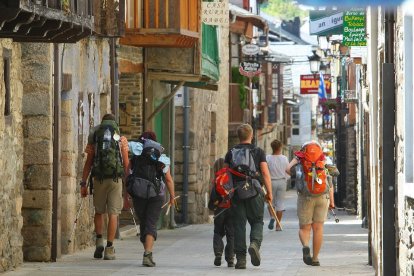 El Camino de Santiago despega este verano, empujado por el peregrino nacional. - ICAL