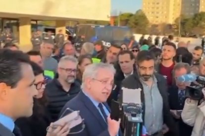 Un agricultor a un procurador del PP: "Feijóo es igual que Sánchez". X: Alt Right España