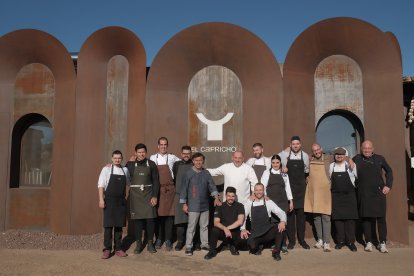 José Gordón junto a los chefs de las Jornadas Gastronómicas.-E. M.