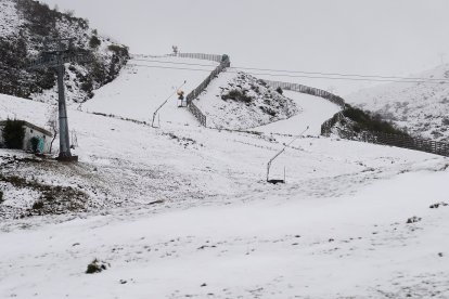 Nieve en la estación invernal y de montaña Valgrande-Pajares. -ICAL