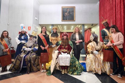 Visita de los Reyes Magos a Burgos acompañados por la alcaldesa, Cristina Ayala, y la concejala de Festejos, Carolina Álvarez - ICAL