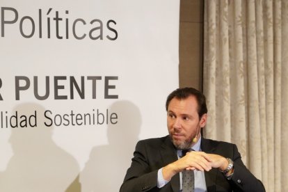 <p>Conversaciones con ÓSCAR PUENTE, Ministro de Transportes y Movilidad Sostenible.</p>

<p>Modera: Pablo R. Lago, director de EL MUNDO CASTILLA Y LEÓN.</p>

<p>Lunes 18 de diciembre de 2023 a las 9:30h</p>