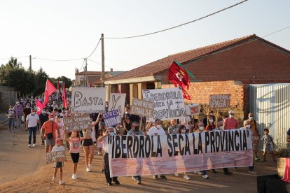 Manifestación en contra del vaciado del embalse de Ricobayo. - ICAL