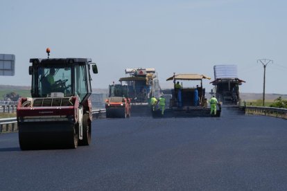 Obras en la A-62 entre Alaejos y Pollos, en sentido Valladolid. -J.M. LOSTAU