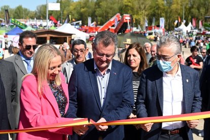 Gerardo Dueñas en la inauguración de la LX Feria de Maquinaria Agrícola de Lerma.- ICAL