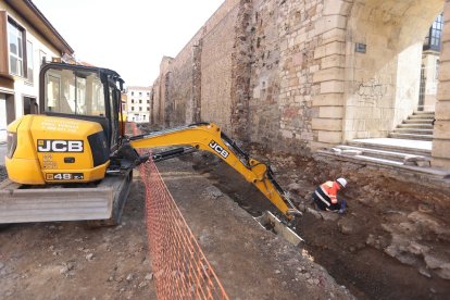 Obras de peatonalización de la calle Carreras y avenida de los Cubos. -ICAL