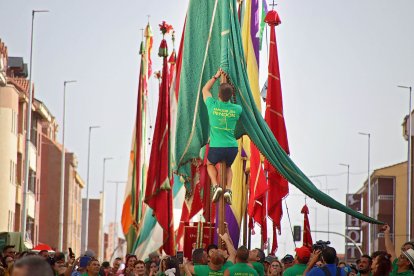 <p style="text-align: justify;">Durante el día de San Froilán celebrado durante este miércoles 5 de octubre, León ha celebrado su tradicional romería a la Virgen del Camino con medio centenar de carros engalanados, casi 200 pendones, y unos 60.000 participantes. </p>