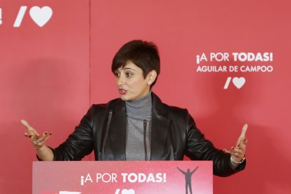 La ministra de Política Territorial y portavoz del Gobierno de España, Isabel Rodríguez, interviene en el acto de presentación de Cristina Párbole como candidata del PSOE al Ayuntamiento de Aguilar de Campóo (Palencia). También participa la secretaria de Organización del PSOECyL, Ana Sánchez, y la secretaria general del PSOE de Palencia y candidata a la Alcaldía de Palencia, Miriam Andrés. ICAL