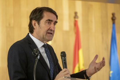 El consejero de Medio Ambiente, Vivienda y Ordenación del Territorio, Juan Carlos Suárez-Quiñones, en el seminario 'Hacia un nuevo reglamento taurino en Castilla y León'. ICAL