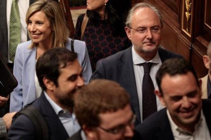 Enrique Rivero, en el centro, durante su etapa como diputado. CS.