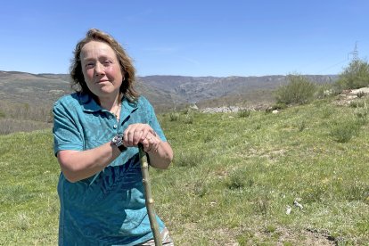 Otilia Castaño en un paraje de la localidad de Villanueva de la Sierra, en Pías. -ARGICOMUNICACIÓN