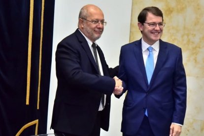 Foto de archivo del acuerdo de pacto de gobierno entre PP y Ciudadanos. -E.M