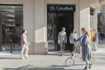 Exterior de una oficina de CaixaBank