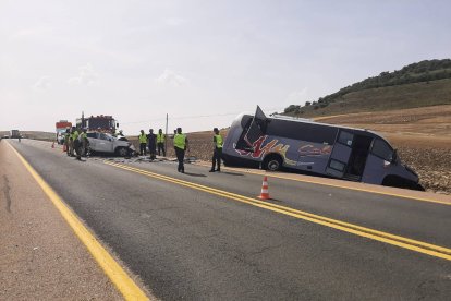 Los vehículos tras el accidente en Burgos. ECB