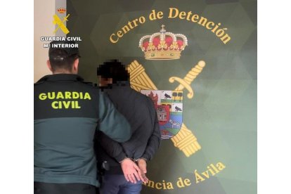 El detenido, en una imagen facilitada por la Guardia Civil.- G.C.