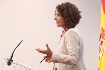 La ministra Portavoz y de Sanidad, María Jesús Montero, interviene durante una rueda de prensa convocada tras la sesión de control al Gobierno en el Congreso de los Diputados- EUROPA PRESS