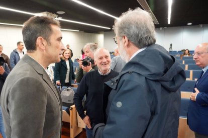 El presidente de CEOE Castilla y León, Santiago Aparicio, el secretario general de CCOO Castilla y León, Vicente Andrés, y el secretario general de UGT Castilla y León, Faustino Temprano, ofrecen una rueda de prensa con motivo de la firma del acuerdo de trasposición y adaptación del V Acuerdo para el Empleo y la Negociación Colectiva en Castilla y León. -ICAL