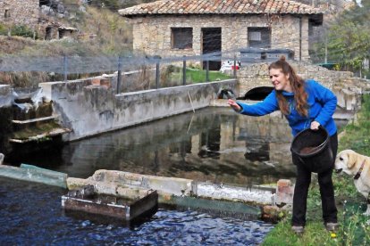 María Polo en su piscifactoría de Vildé. / HDS