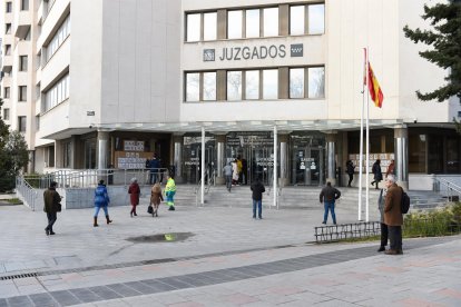 Fachada de los juzgados de Plaza de Castilla en una imagen de archivo. E.P.