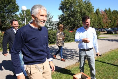 Fernando Grande-Marlaska y Luis Tudanca celebran el Día de la Rosa en Ponferrada.- ICAL