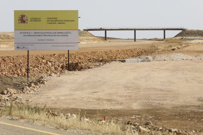 Obras de la autovía A-11 a su paso por la provincia de Valladolid.- J. M. LOSTAU