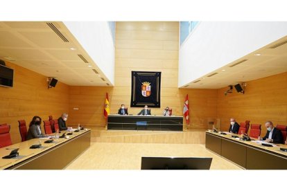 l presidente de las Cortes de Castilla y León, Luis Fuentes Rodríguez, convoca la reunión de la Mesa de la Cámara para calificar la moción de censura presentada por el Grupo Socialista.- ICAL