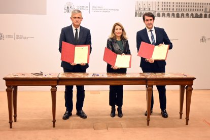 Firma del acuerdo para la promoción de viviendas de alquiler social. E.M