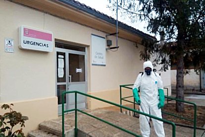 Trabajos de desinfección en residencias y pequeños municipios para frenar la propagación del coronavirus en el medio rural. - ICAL.