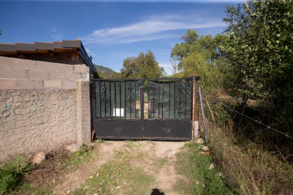 Acceso a la finca de Sotillo de la Adradad donde apareció el cadáver del anciano.-ICAL