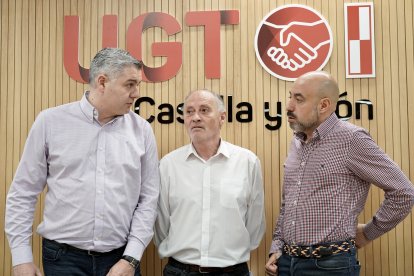 Manuel Carlos Martín, secretario de administración de UGT CyL, Faustino Temprano, y Óscar Lobo. ICAL