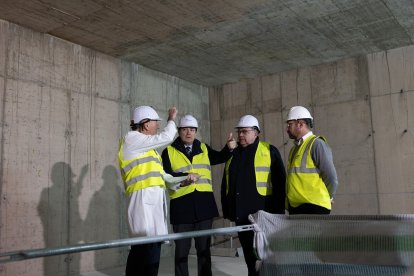 El presidente de la Junta, Alfonso Fernández Mañueco, visita las obras de la Unidad Satélite de Radioterapia de Soria.- ICAL