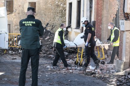 Localizan el cadáver calcinado del morador de la casa incendiada en Las Bodas (Boñar, León). ICAL