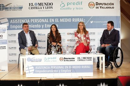 Pablo R. Lago, Ruth Álvarez, Ángela de Miguel y Francisco Sardón en el Club de Prensa de EL MUNDO DE CASTILLA Y LEÓN, ayer en el espacio ‘La Granja’ de la Diputación.- J. M. LOSTAU