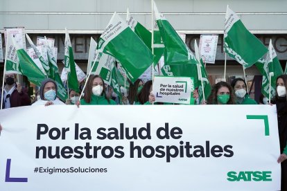 Profesionales de la salud de Castilla y León se concentran para denunciar los escasos medios en la Atención Especializada.- ICAL