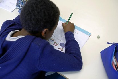 Un niño en un colegio de Castilla y León en una imagen de archivo.- E.M.