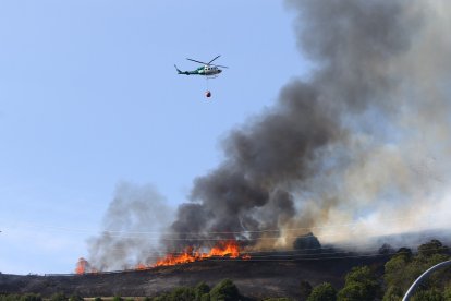 Incendio en la localidad de Trabadelo ( León).  ICAL