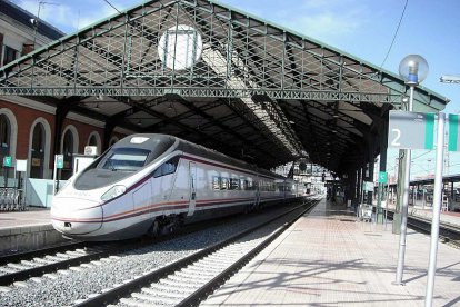 Tren Avant en la estación de León.- ICAL