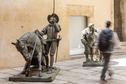 Apertura de la exposición 'Mayoral, un pintor que modelaba' en la Torre de los Anaya en Salamanca