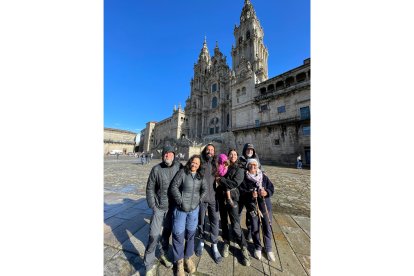 El youtuber y su familia en la Plaza de Obradoiro de Santiago. VAGABOOM