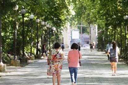 Segunda ola de calor en Valladolid en la zona de Plaza Zorrilla y Campo Grande, en una imagen de archivo.- PHOTOGENIC