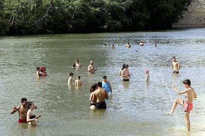 Playa de Las Moreras, en el Pisuerga a su paso por la ciudad de Valladolid. ICAL