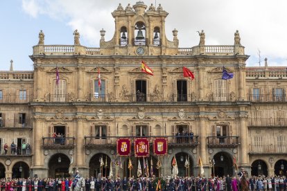 La unidad de las Fuerzas Armadas al servicio de Su Majestad el Rey organiza una jura de bandera para personal civil Salamanca con 400 personas. El acto está presidido por el jefe del Cuarto Militar de la Casa de Su Majestad el Rey, teniente general Emilio Gracia Cirugeda.- ICAL