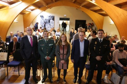 La delegada del Gobierno en Castilla y León, Virginia Barcones, y el subdelegado del Gobierno en Zamora, Ángel Blanco, se reúnen con alcaldes de la provincia para explicarles los servicios que presta el Gobierno de España en sus ayuntamientos y cómo acceder a ellos. -ICAL