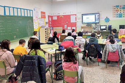 Alumnos del CEIP Vera Cruz de Quintanar de la Sierra en el aula. REDES