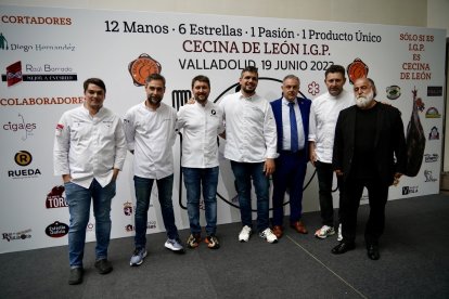 Almuerzo celebrado por el Consejo Regulador de la IGP ''Cecina de León'', en el que seis cocineros con Estrella Michelin ponen en valor las cualidades culinarias del producto.- ICAL