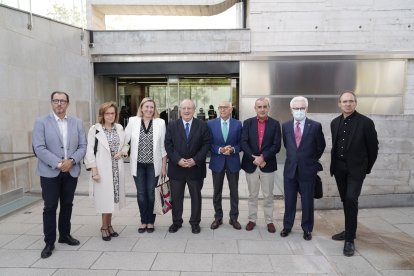 La consejera de Familia e Igualdad de Oportunidades con el presidente de la plataforma del Tercer Sector de Castilla y León y más personalidades en el acto conmemorativo del décimo aniversario de la Plataforma del Tercer Sector. - ICAL