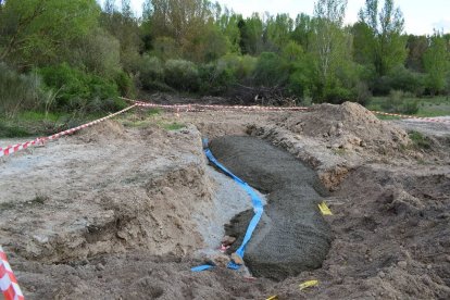 Obras realizadas en Lastras de Cuéllar (Segovia) para traer agua potable al pueblo.- E.M.